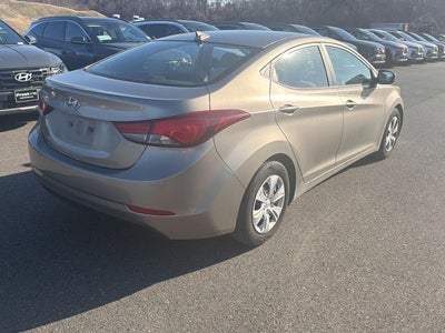 2016 Hyundai Elantra SE