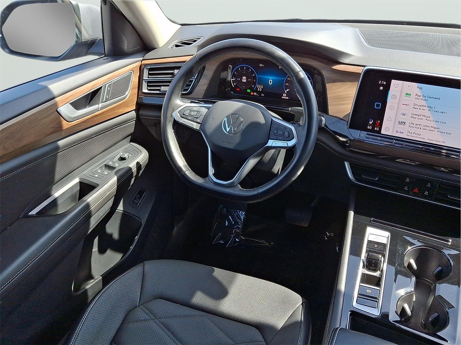 2025 Volkswagen Atlas 2.0T SE w/Technology