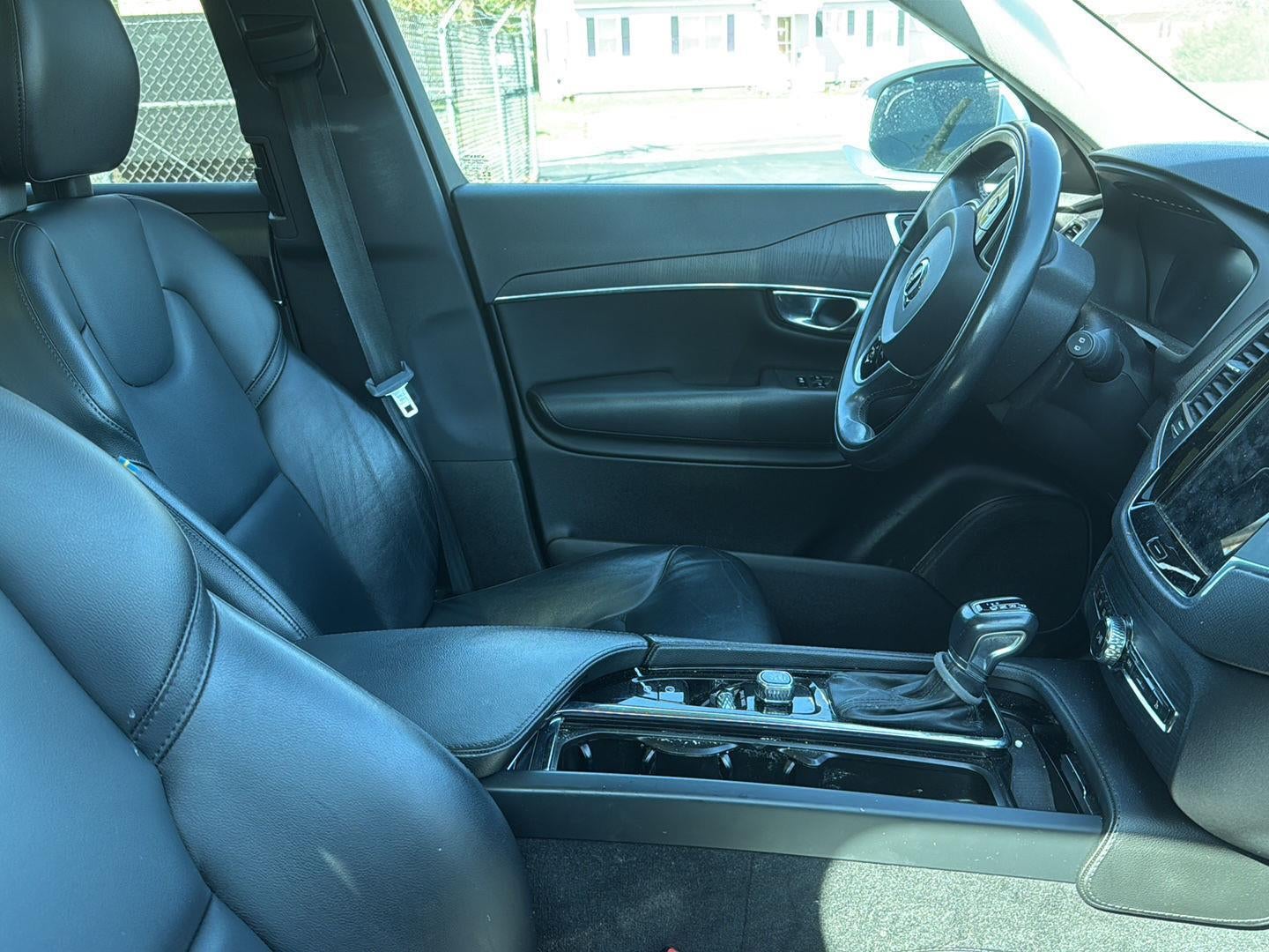 2020 Volvo XC90 Momentum