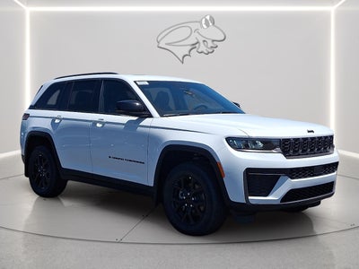 2026 Jeep Grand Cherokee Laredo Altitude