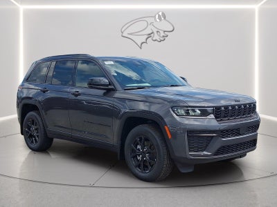 2026 Jeep Grand Cherokee Laredo Altitude