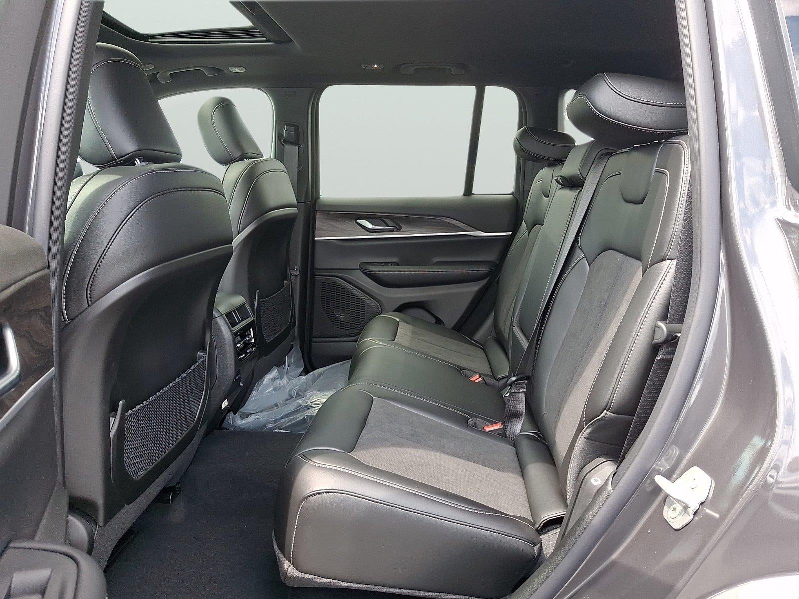 2026 Jeep Grand Cherokee Laredo Altitude