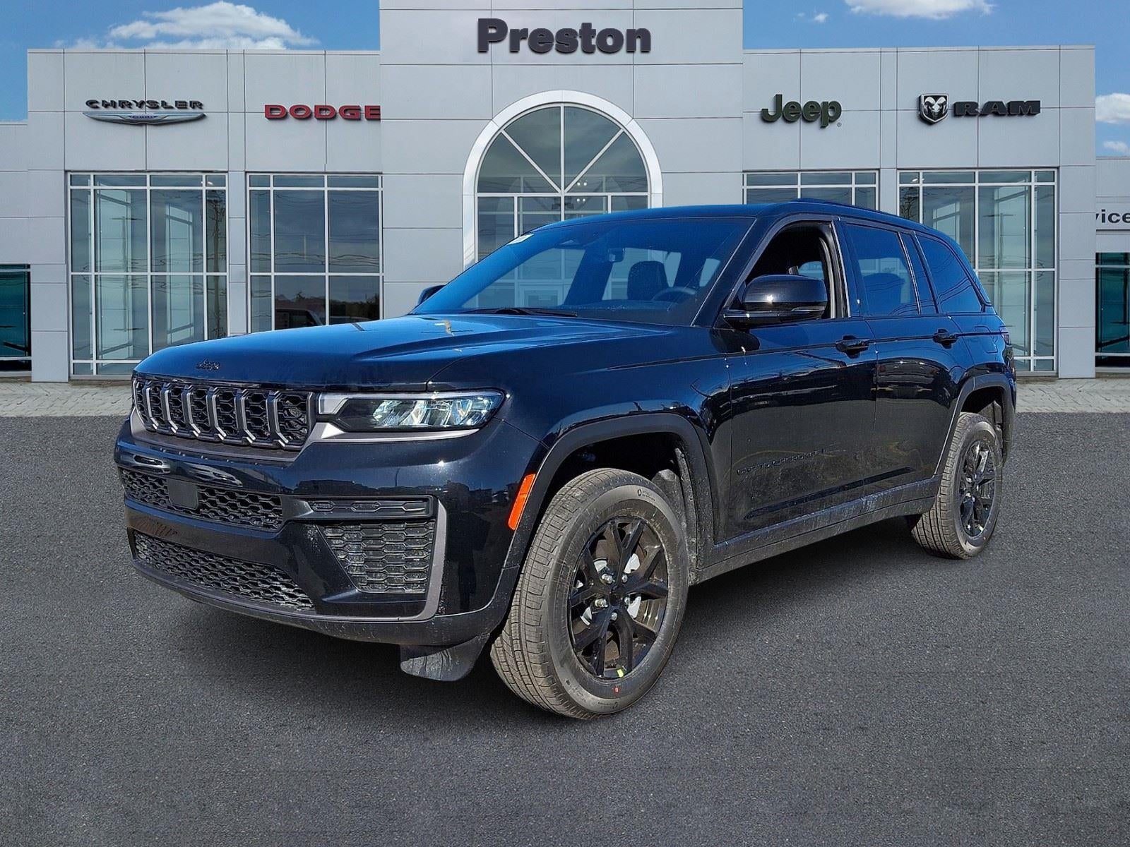 2026 Jeep Grand Cherokee Laredo Altitude