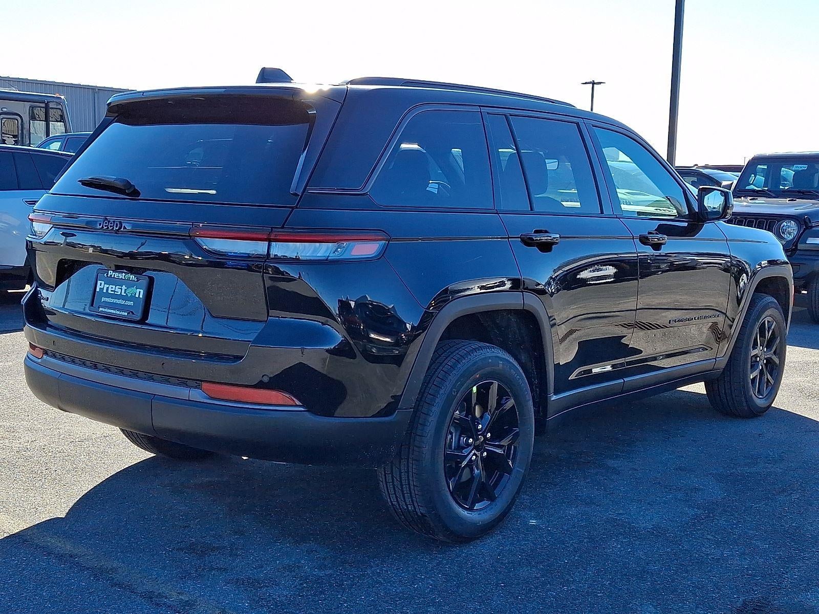 2026 Jeep Grand Cherokee Laredo Altitude