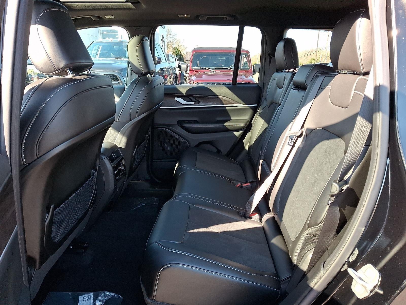 2026 Jeep Grand Cherokee Laredo Altitude