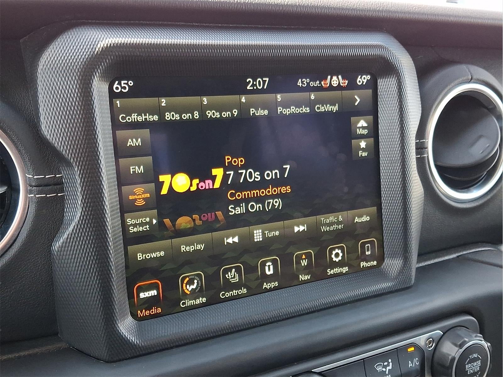 2022 Jeep Gladiator Overland