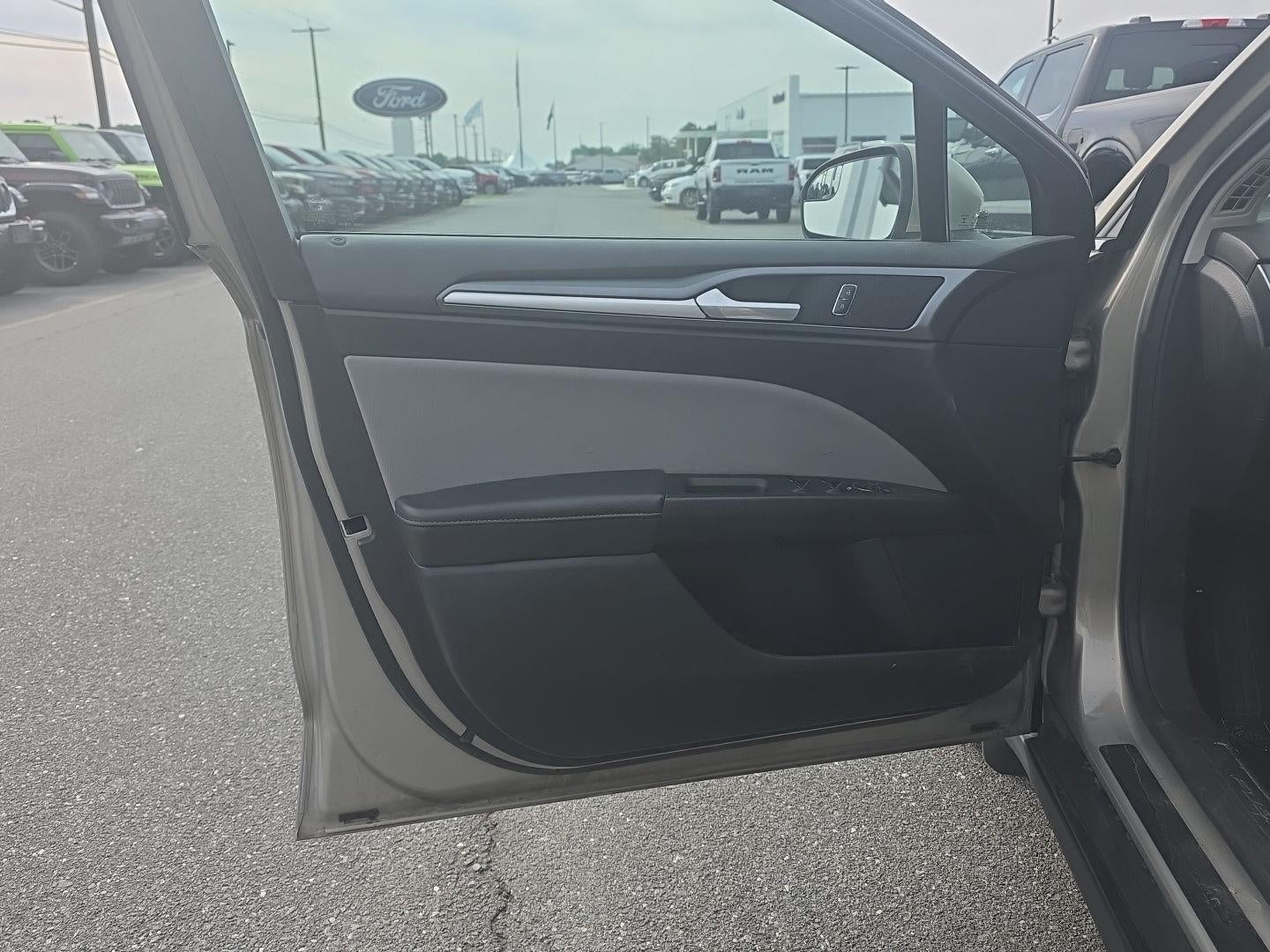 2016 Ford FUSION S
