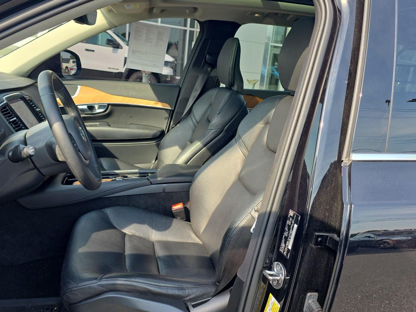 2023 Volvo XC90 B5 Plus