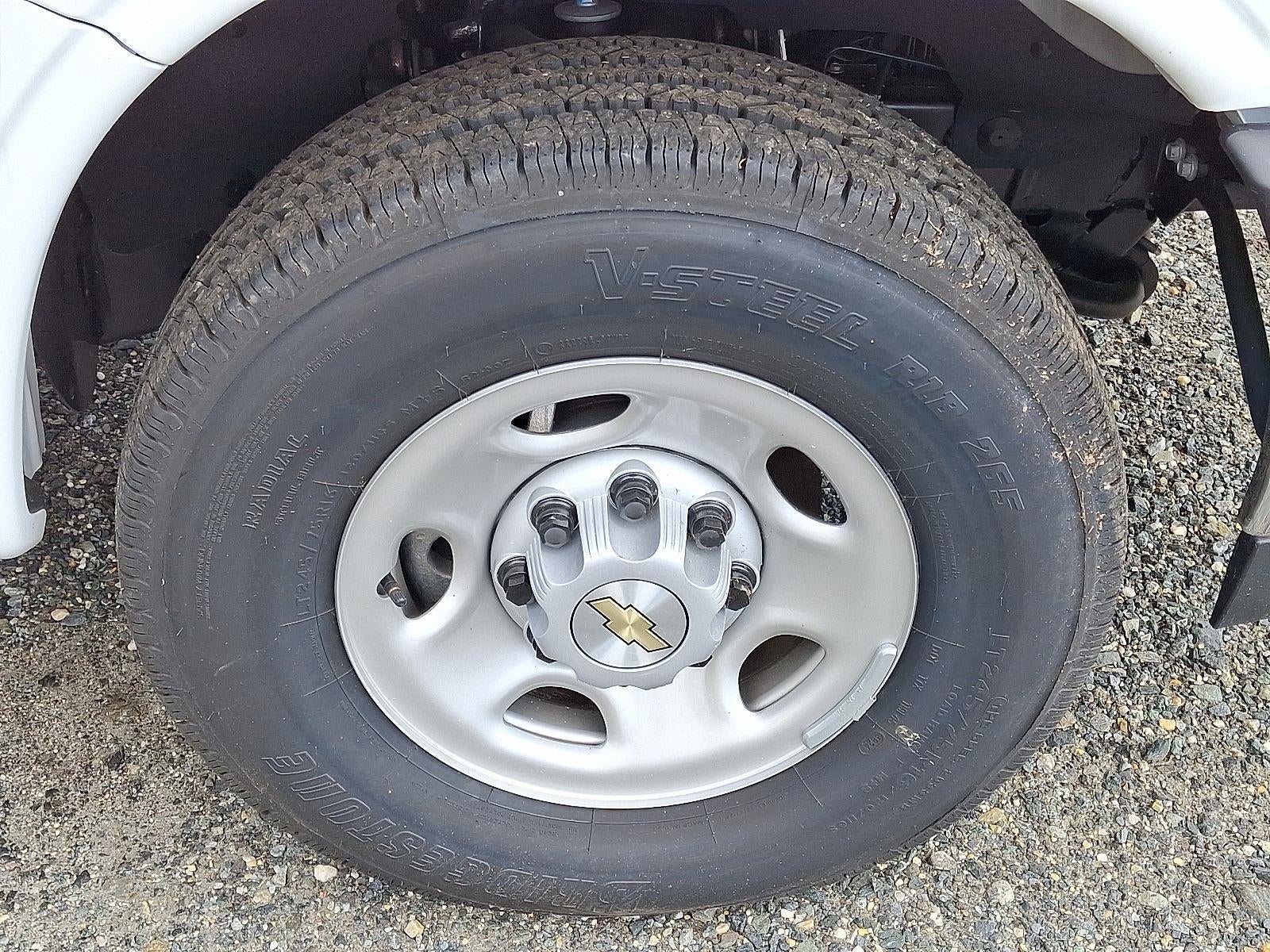 2025 Chevrolet Express Cutaway 3500 1WT