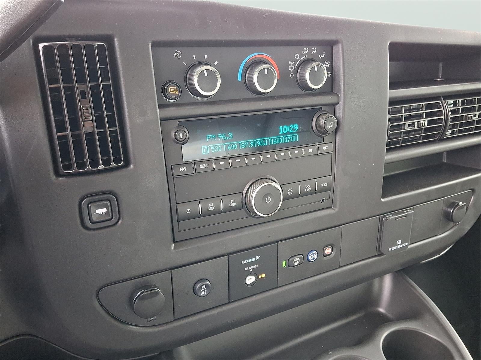 2025 Chevrolet Express Cutaway 3500 1WT