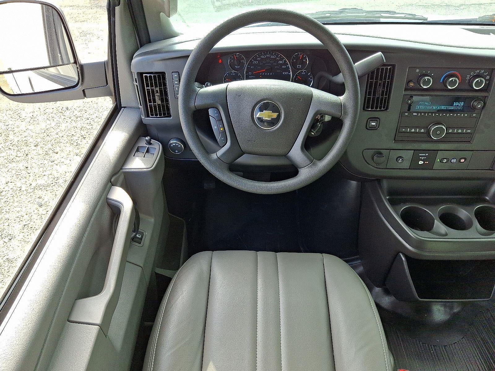 2025 Chevrolet Express Cutaway 3500 1WT